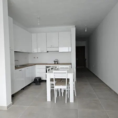 Peaceful Seafront 3br With Balcony By 360 Estates