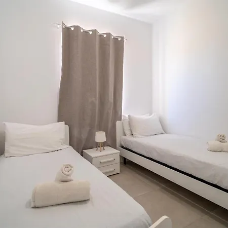 Peaceful Seafront 3br With Balcony By 360 Estates