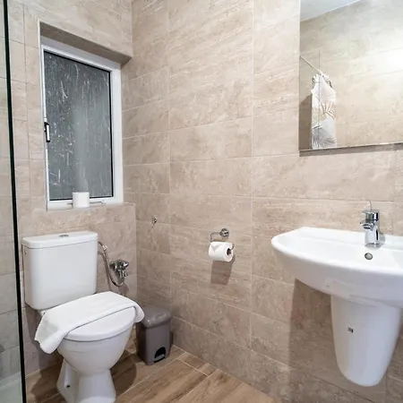 Peaceful Seafront 3br With Balcony By 360 Estates