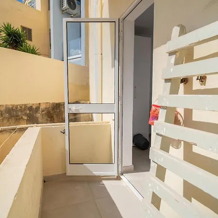 Peaceful Seafront 3br With Balcony By 360 Estates